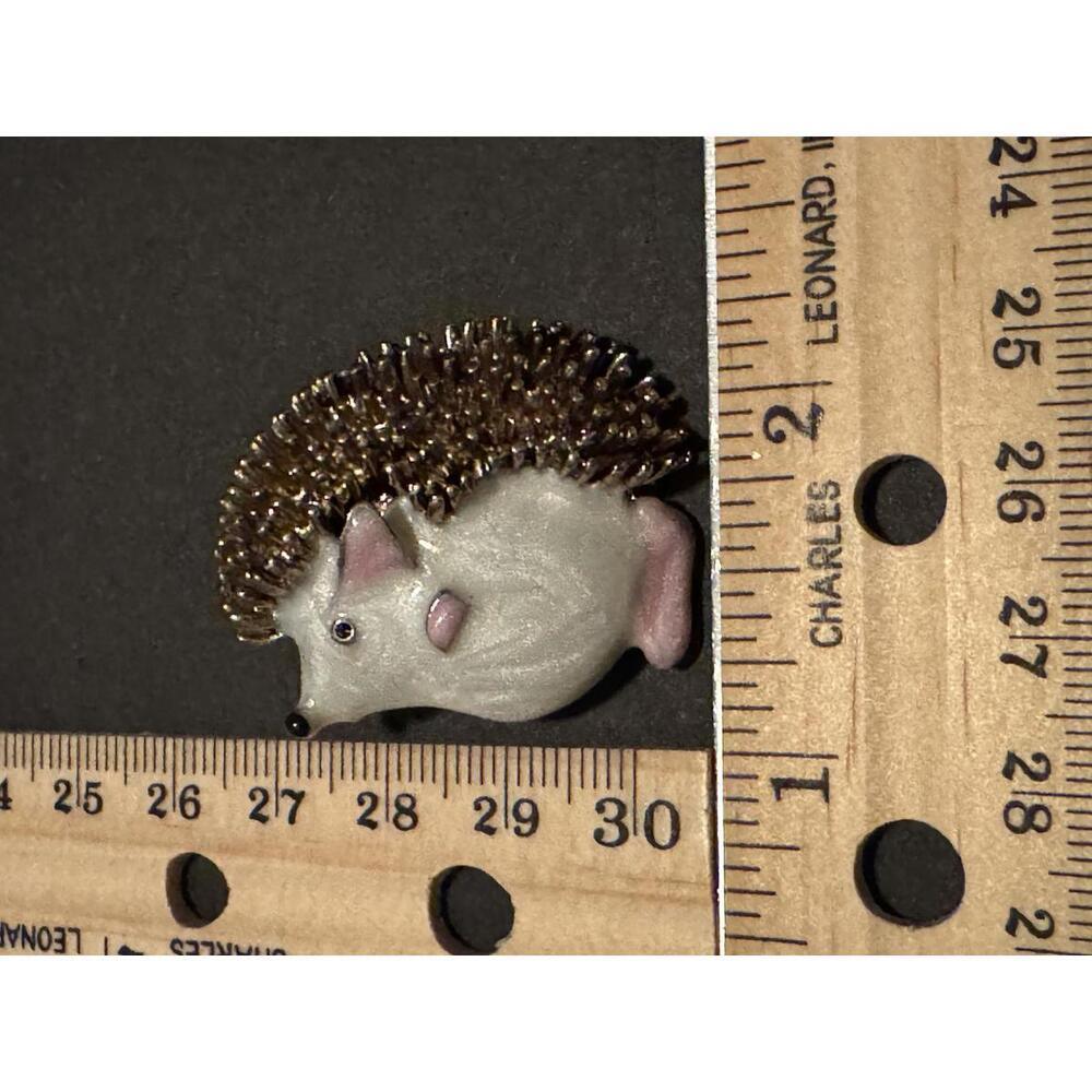 Cute Vintage Hedgehog Brooch - Picture 2 of 3